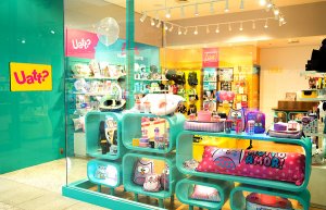 Vitrine de loja colorida de presentes criativo. Veja como montar uma loja perfeita no Boas Vendas.